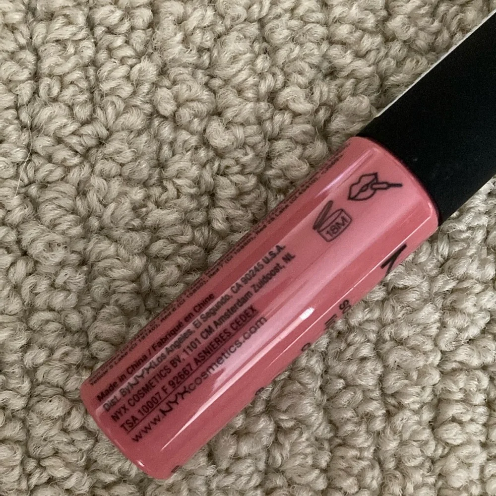 NYX Soft Matte Lip Cream SMLC11 Milan 0.27 fl oz Mini Lipstick Pink Gloss